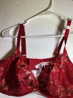 Victoria's Secret Red Floral Lace Underwire Bra